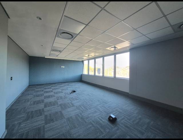 1,201M² OFFICE TO LET IN WAVERLEY